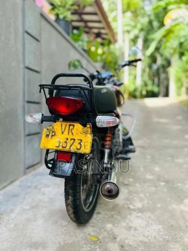 Bajaj Boxer 2010 Motorbike (Used)
