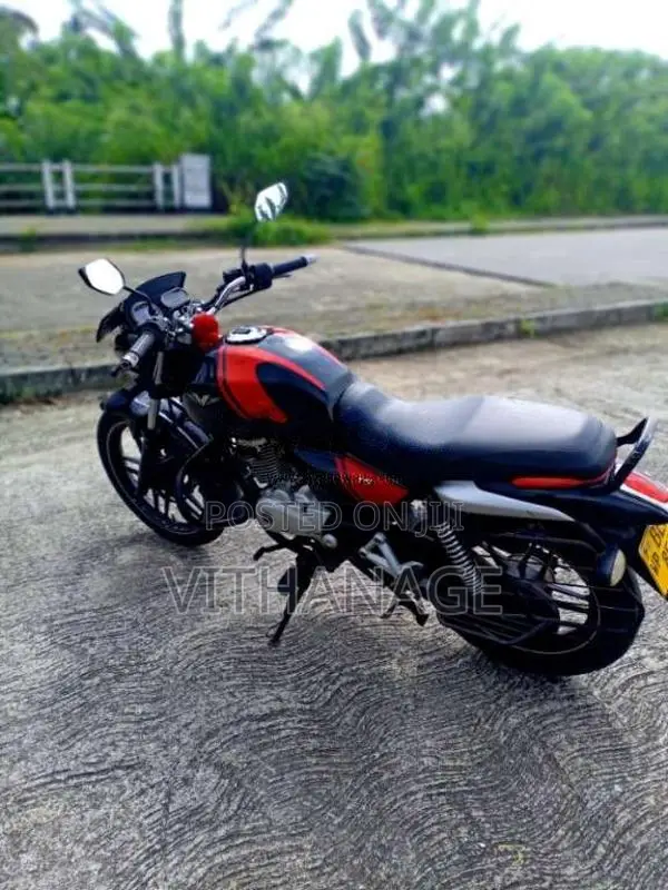 Bajaj V15 2016 Motorbike (Used)