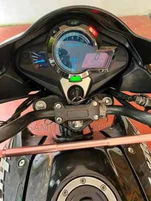 Hero Hunk 2016 Motorbike (Used)