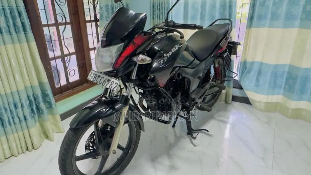 Hero Hunk 2015 Motorbike (Used)