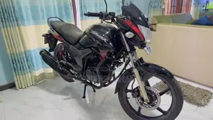 Hero Hunk 2015 Motorbike (Used)