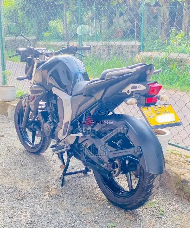 Yamaha FZ 2015 Motorbike (Used)