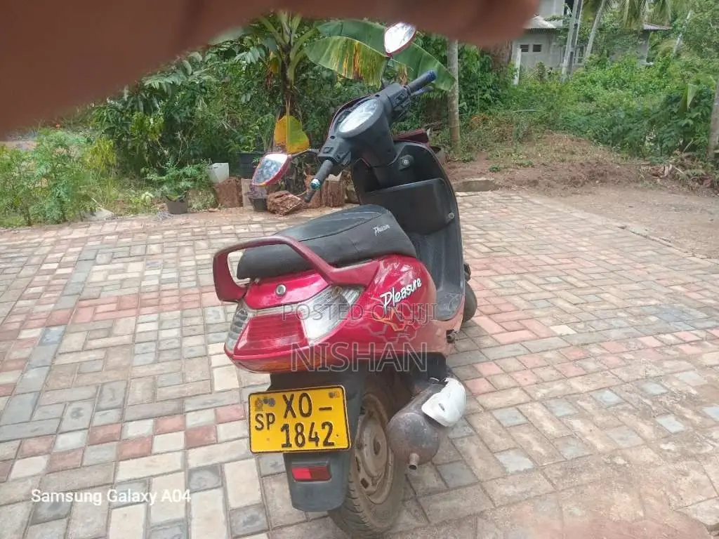 Hero Pleasure 2012 Motorbike (Used)