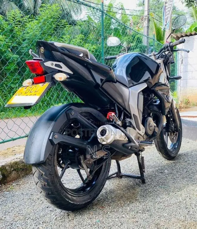 Yamaha FZ 2015 Motorbike (Used)