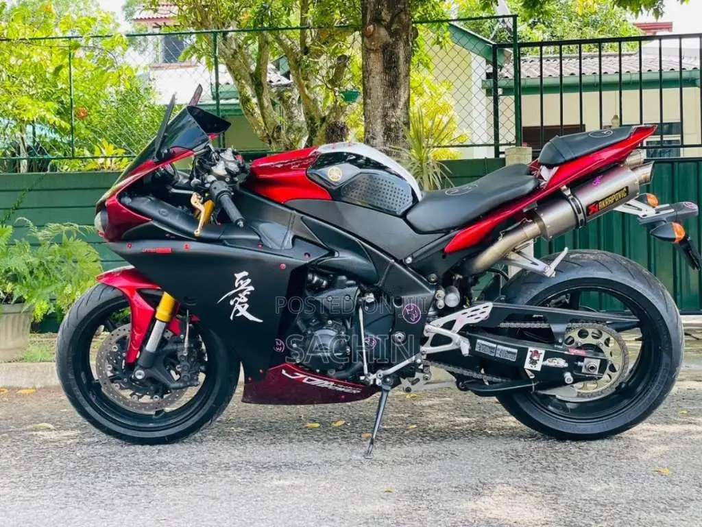 Yamaha R1 2011 Motorbike (Used)