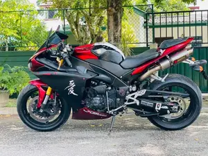 Yamaha R1 2011 Motorbike (Used)
