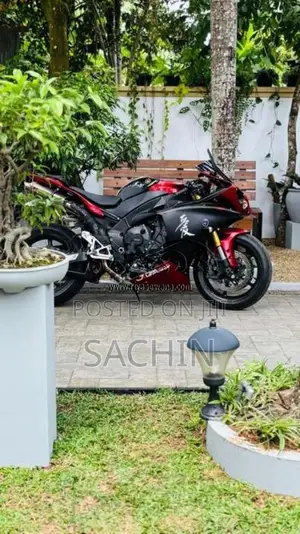 Yamaha R1 2011 Motorbike (Used)