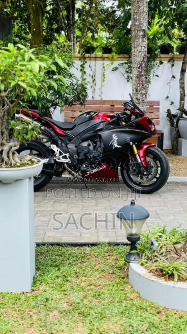 Yamaha R1 2011 Motorbike (Used)