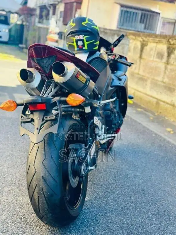 Yamaha R1 2011 Motorbike (Used)