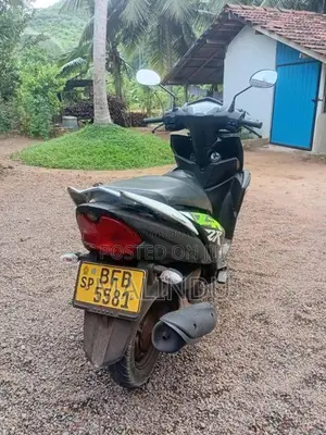 Yamaha Zr 2017 Motorbike (Used)