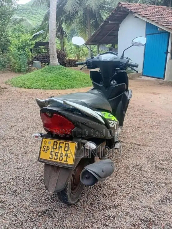 Yamaha Zr 2017 Motorbike (Used)