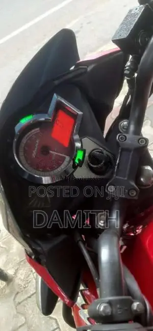 Hero Hunk 2014 Motorbike (Used)