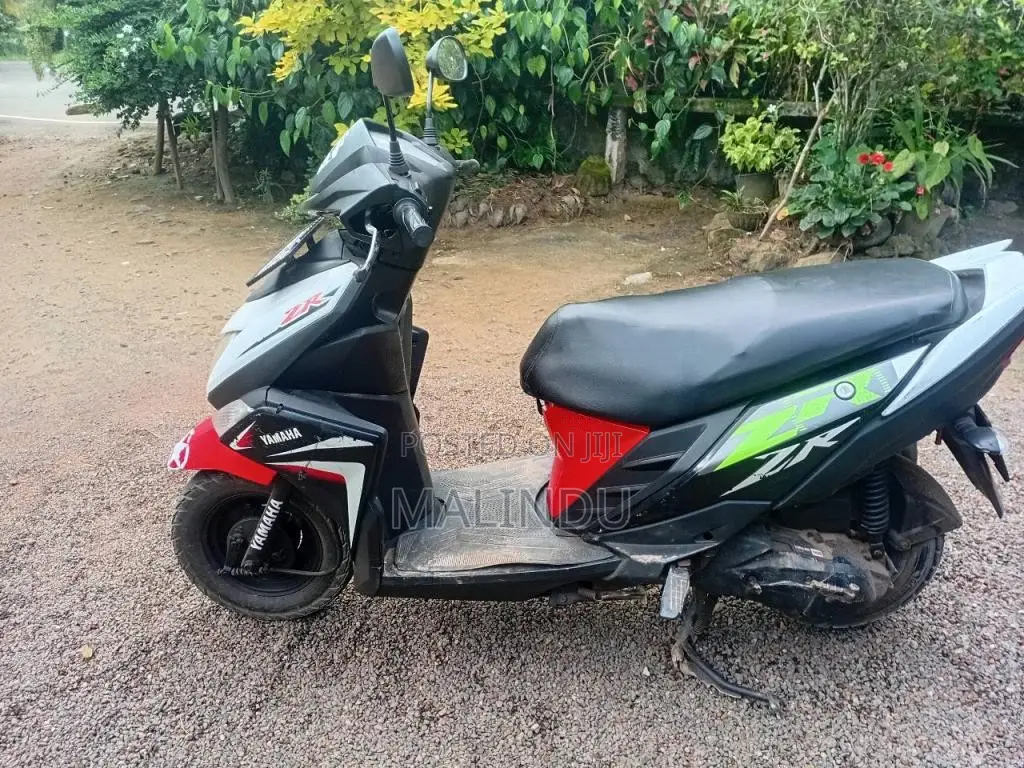 Yamaha Zr 2017 Motorbike (Used)