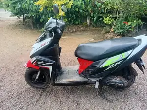 Yamaha Zr 2017 Motorbike (Used)