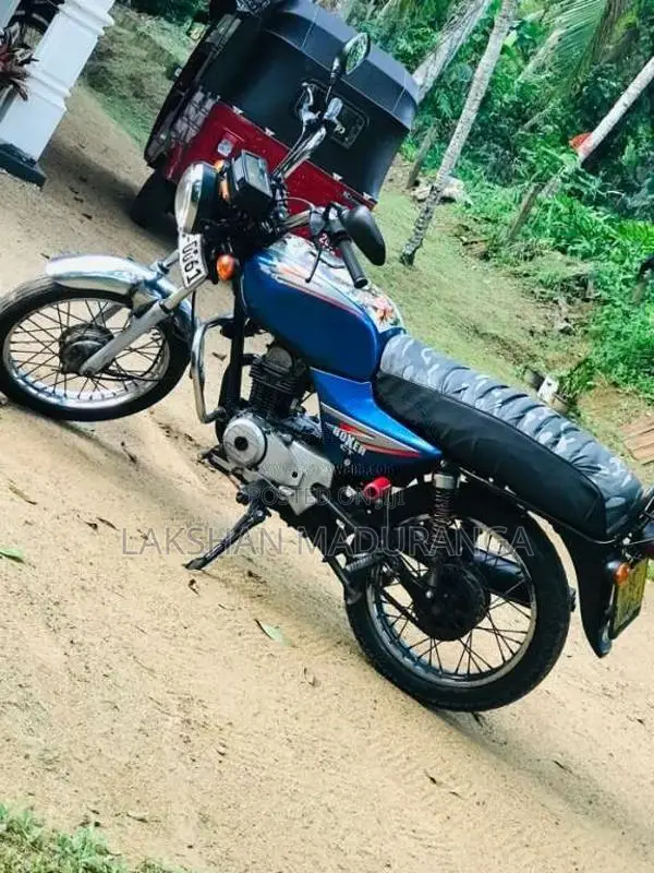 Bajaj Boxer 2009 Motorbike (Used)