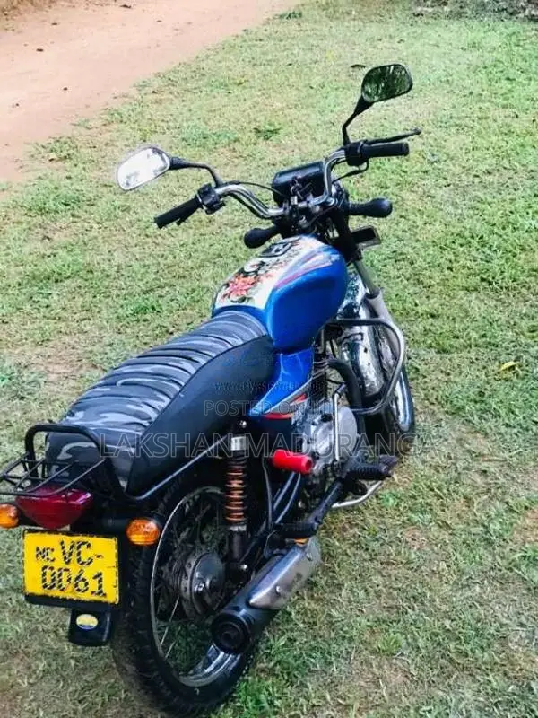 Bajaj Boxer 2009 Motorbike (Used)
