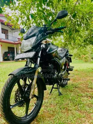 Hero Hunk 2015 Motorbike (Used)