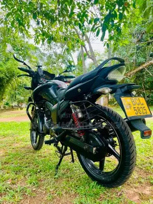 Hero Hunk 2015 Motorbike (Used)