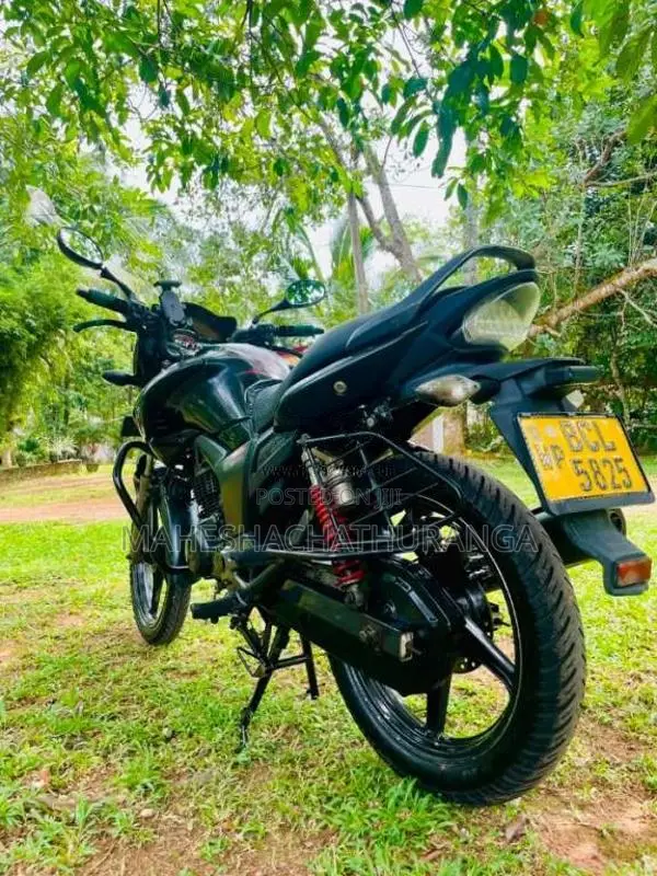 Hero Hunk 2015 Motorbike (Used)