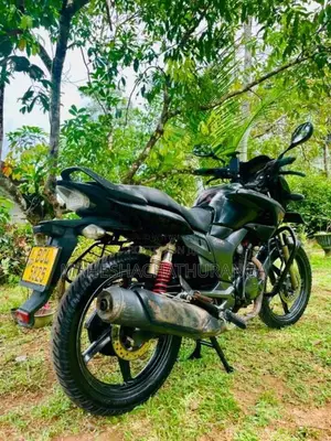 Hero Hunk 2015 Motorbike (Used)