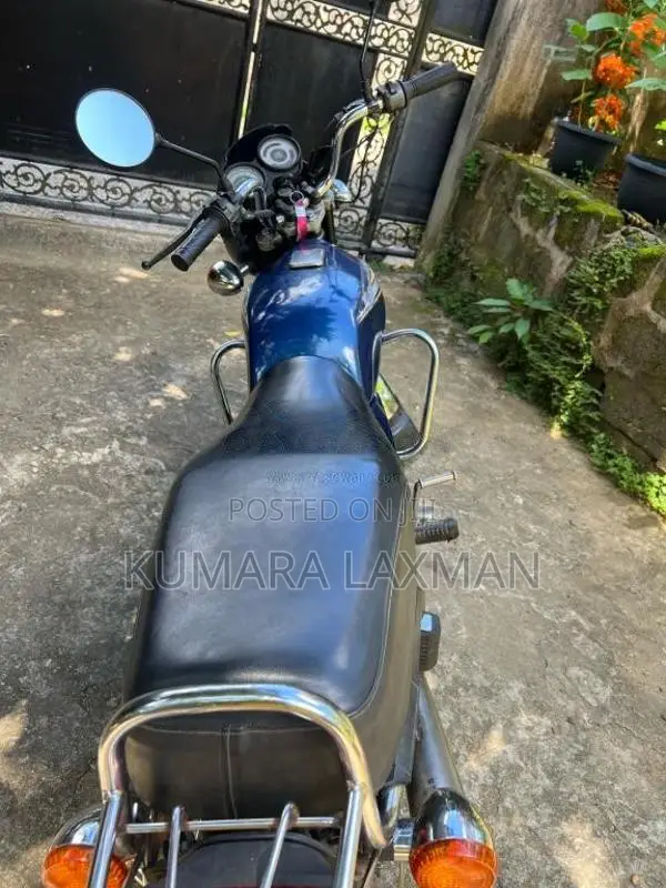 Bajaj Boxer 2005 Motorbike (Used)
