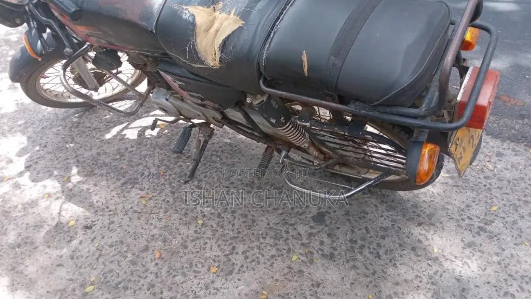 Bajaj Boxer 2002 Motorbike (Used)
