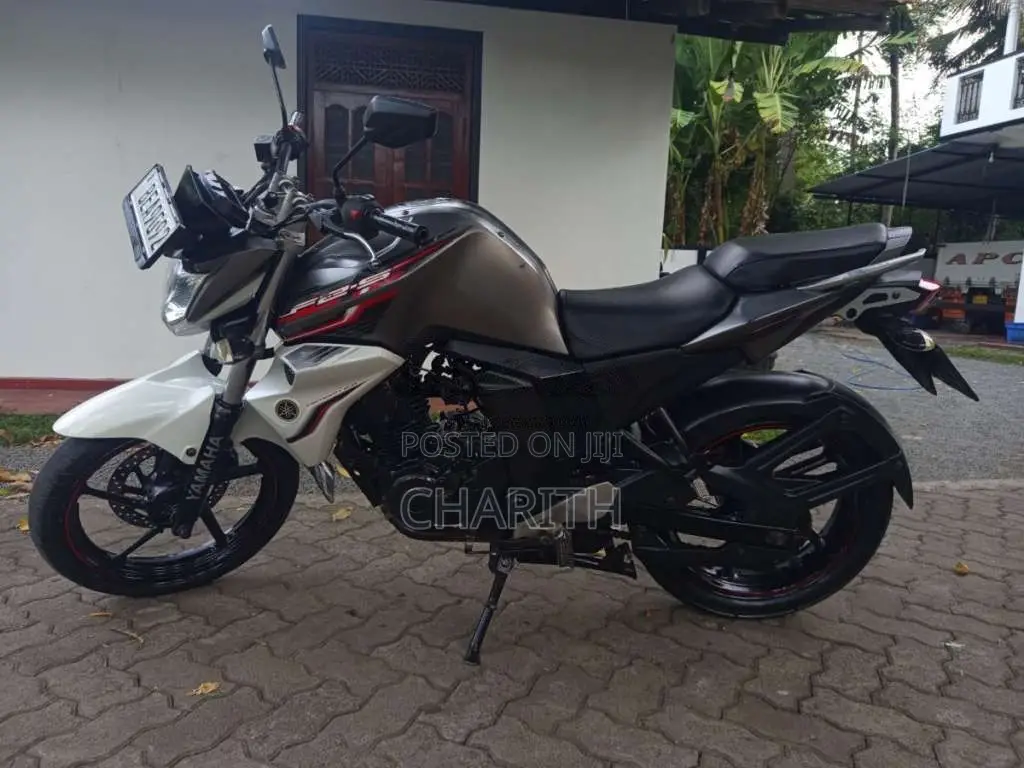 Yamaha FZ Version 2.0 2016 Motorbike (Used)