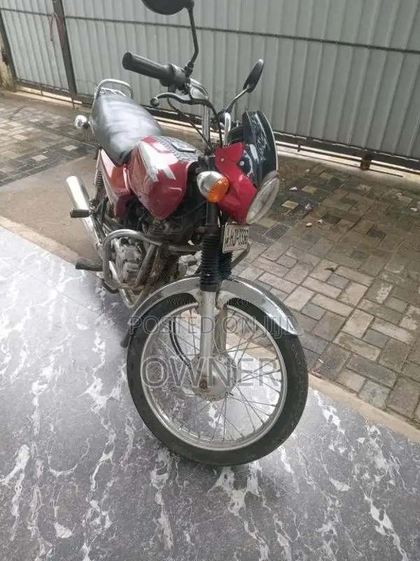 Bajaj Boxer 2004 Motorbike (Used)