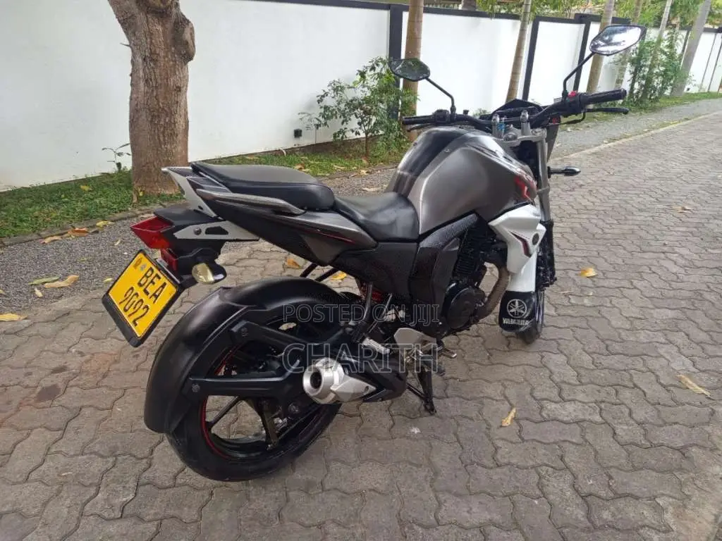 Yamaha FZ Version 2.0 2016 Motorbike (Used)
