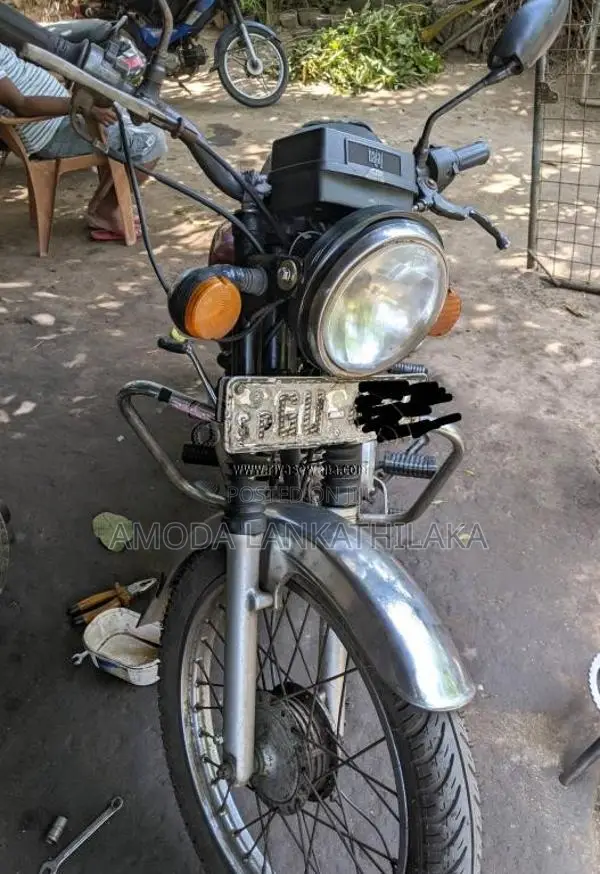Bajaj Boxer 2000 Motorbike (Used)