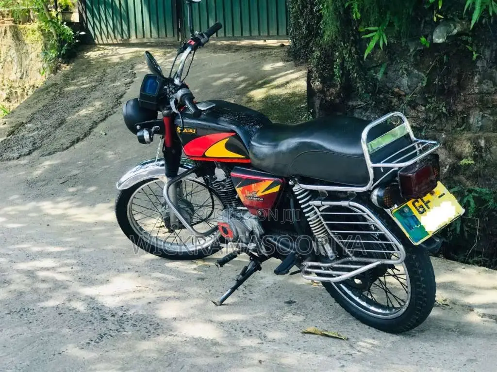 Bajaj Boxer 2000 Motorbike (Used)