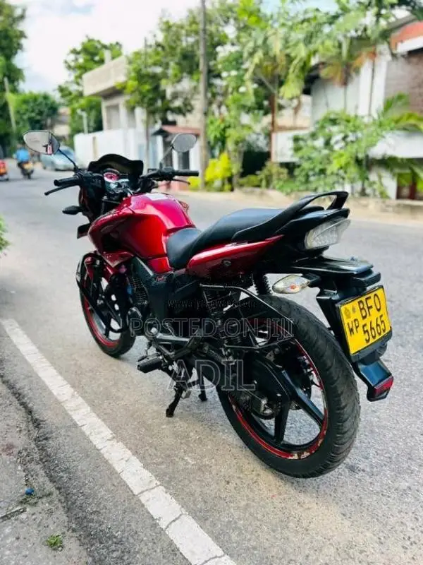 Hero Hunk 2017 Motorbike (Used)