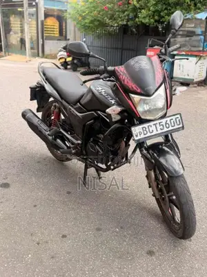 Hero Hunk Double Disk 2015 Motorbike (Used)