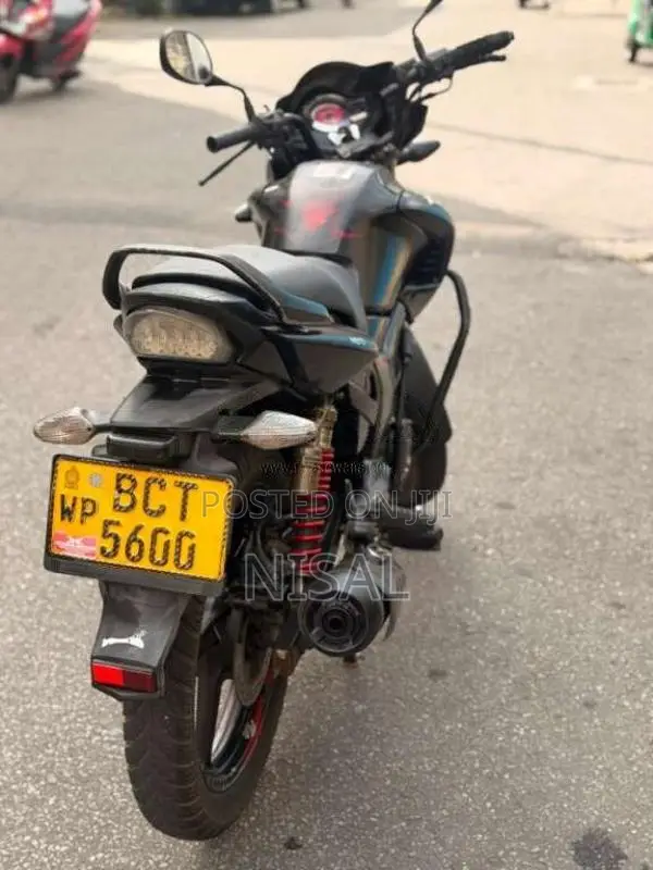 Hero Hunk Double Disk 2015 Motorbike (Used)