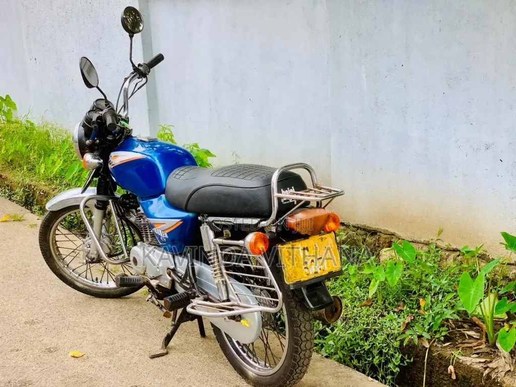 Bajaj Boxer 2002 Motorbike (Used)