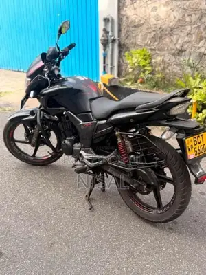 Hero Hunk Double Disk 2015 Motorbike (Used)