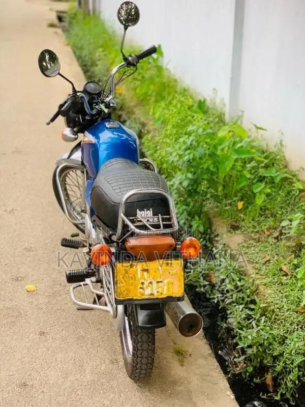Bajaj Boxer 2002 Motorbike (Used)