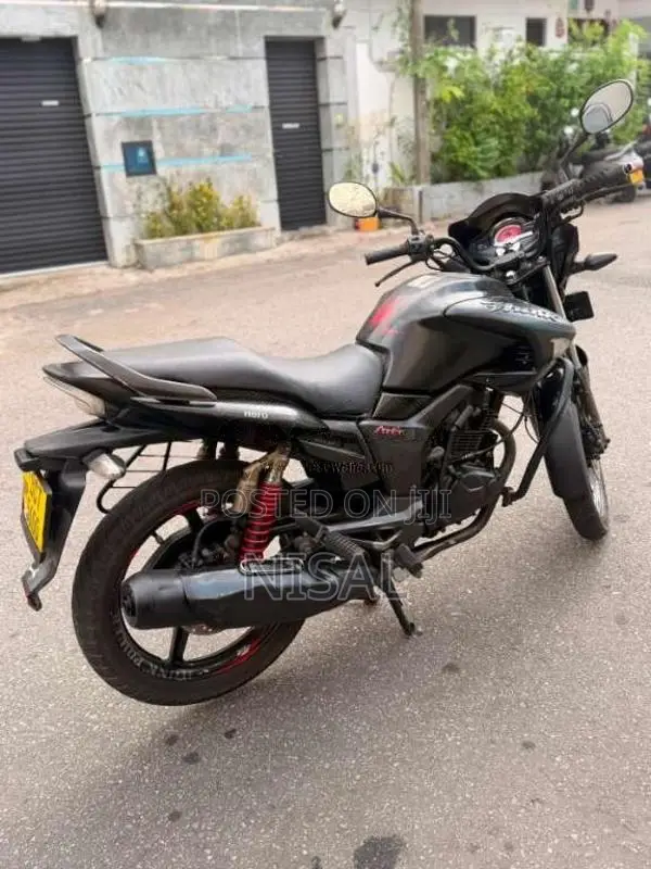 Hero Hunk Double Disk 2015 Motorbike (Used)