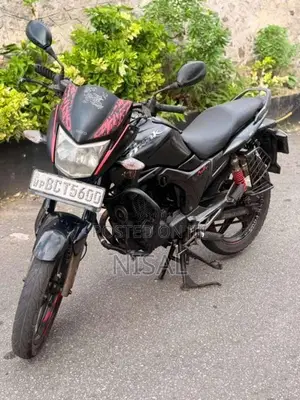 Hero Hunk Double Disk 2015 Motorbike (Used)