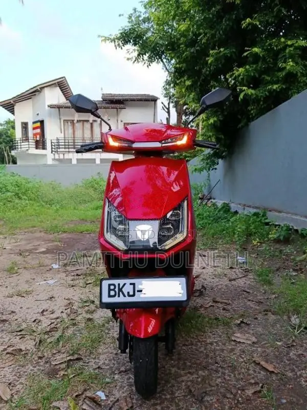 Yadea T5 2025 Motorbike (Used)