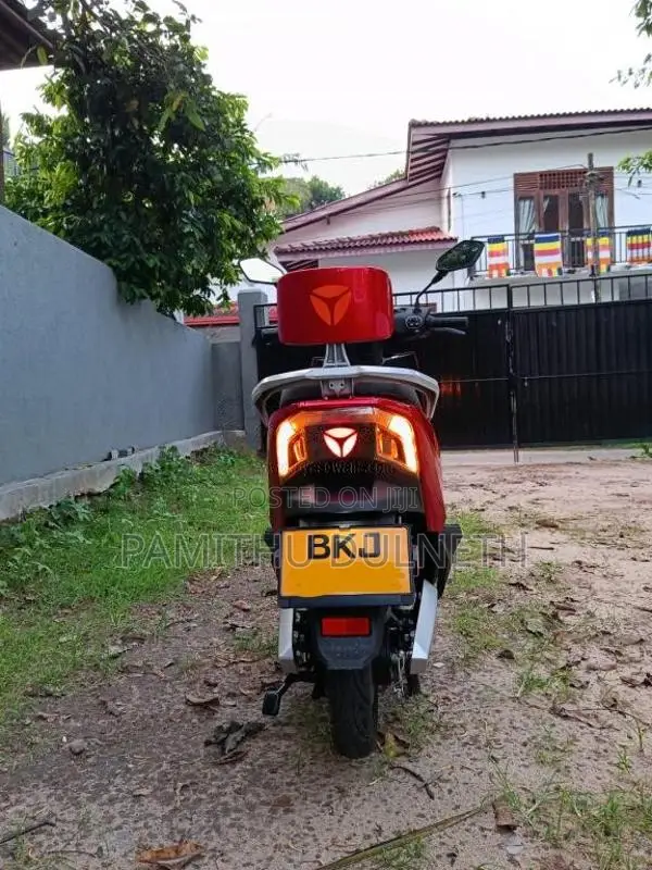 Yadea T5 2025 Motorbike (Used)