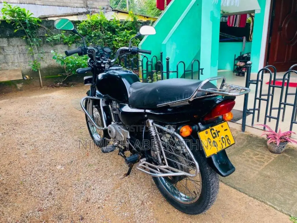 Bajaj Caliber 2000 Motorbike (Used)