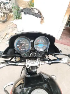 Hero Deluxe 2017 Motorbike (Used)
