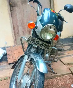 Bajaj Boxer 2004 Motorbike (Used)