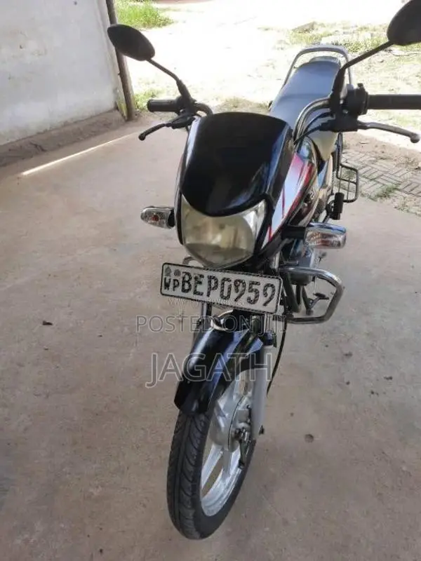 Hero Deluxe 2017 Motorbike (Used)