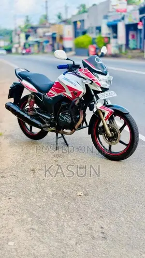 Hero Hunk 2015 Motorbike (Used)