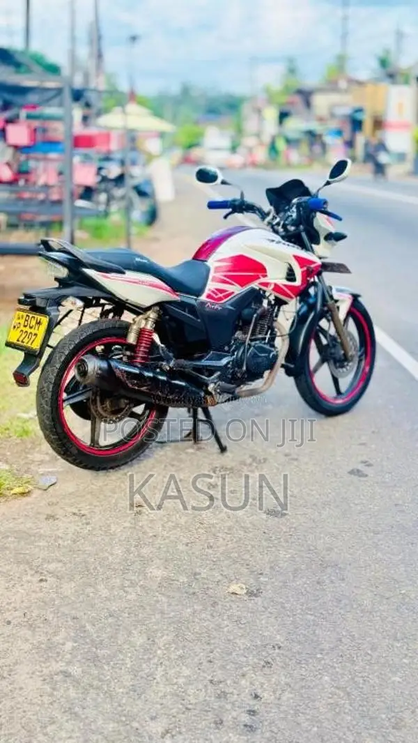 Hero Hunk 2015 Motorbike (Used)