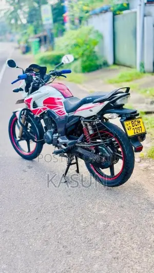 Hero Hunk 2015 Motorbike (Used)
