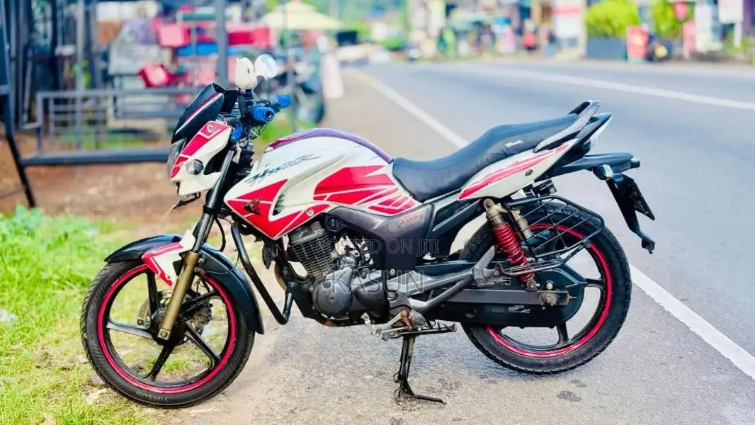 Hero Hunk 2015 Motorbike (Used)