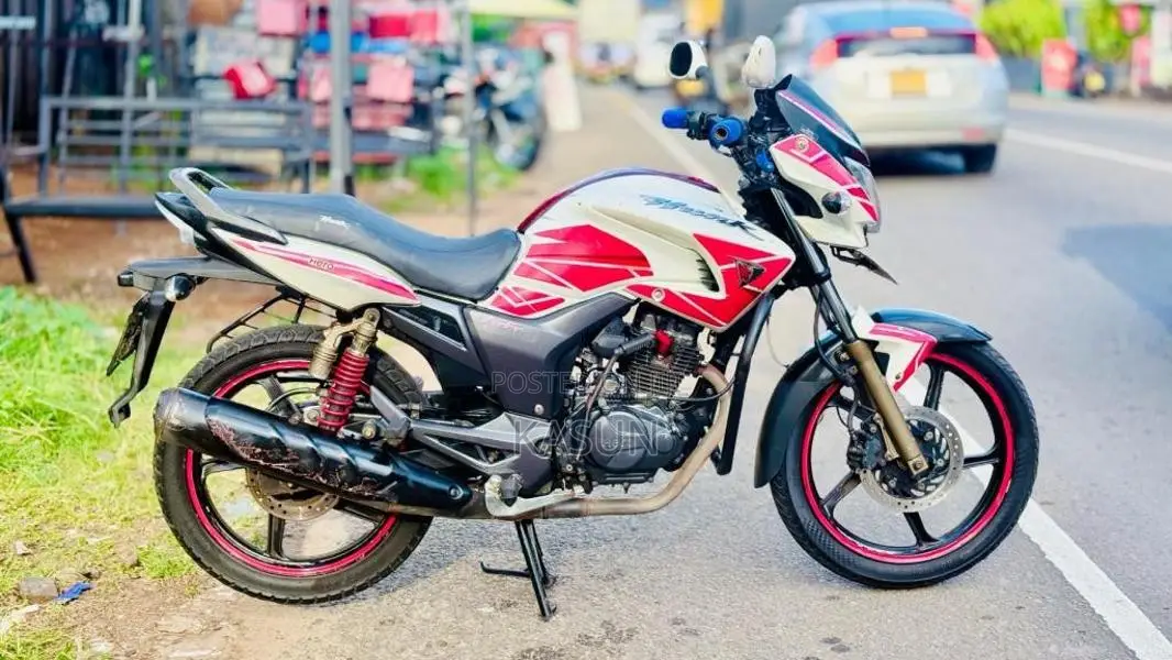 Hero Hunk 2015 Motorbike (Used)